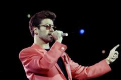 Τα σκοτεινά χρόνια του George Michae όταν τον μάζευαν από τα... πατώματα!