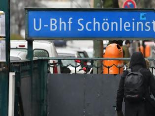 Φωτογραφία για Για απόπειρα ανθρωποκτονίας κατηγορούνται οι νεαροί που πυρπόλησαν άστεγο στο Βερολίνο