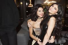 Μόλις δεις την Kendall Jenner θα ξανασκεφτείς το πρωτοχρονιάτικο look σου