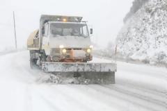 Αχαΐα: Μάχη δίνουν τα εκχιονιστικά για να παραμείνει ανοικτό το ορεινό οδικό δίκτυο