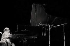 Ο ιδιοφυής νάνος πιανίστας της τζαζ που υπερέβη την αναπηρία