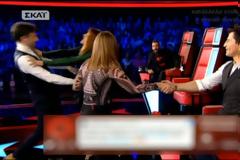 Απίστευτο! Έσπρωξε τον Μαραβέγια η Παπαρίζου στη σκηνή του Voice! Τι συνέβη;