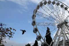 Η απάντηση της εταιρείας που εγκατέστησε τη ρόδα στο Σύνταγμα