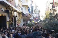 Σε εορταστικούς ρυθμούς για ακόμα τρεις ημέρες η αγορά