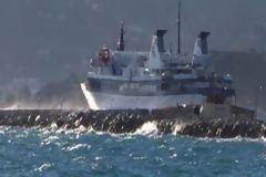 Πλοίο προσέκρουσε στο λιμάνι της Ζακύνθου