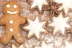 Μπισκότα βουτύρου γιορτινά με άχνη και 98 θερμίδες το ένα!