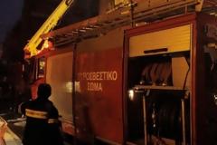 Πυρκαγιά σε εργοστάσιο στην εθνική οδό Θηβών-Αθηνών