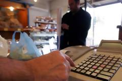 Τι ακριβαίνει από τη Δευτέρα - Κύμα ανατιμήσεων σε βασικά είδη