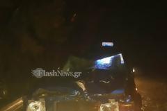 Δέντρο έπεσε στην εθνική Χανίων - Ρεθύμνου και διέλυσε αυτοκίνητο [photos]