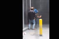 AKATAΛΛΗΛΟ ΒΙΝΤΕΟ! Νεαρή ικανοποίησε τις... ορέξεις της δημοσίως με δύο φίλους της