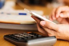 Πώς θα υπολογιστούν οι εισφορές για τους επαγγελματίες και τα μπλοκάκια