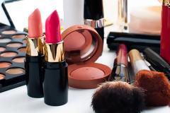 Ώρα για ξεκαθάρισμα: Βάλε σε τάξη τα καλλυντικά σου λίγο πριν τον καινούριο χρόνο