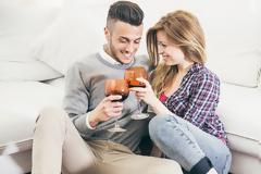 Αλκοόλ: Οι επιπτώσεις του στη γονιμότητα ανδρών και γυναικών