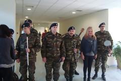 Κάλαντα από στρατιώτες ΚΕΕΜ στην Αντιπεριφερειάρχη Λακωνίας