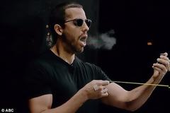 «ΔΕΝ ΕΙΝΑΙ ΑΝΘΡΩΠΟΣ!» Εξωπραγματικός «μάγος» πιάνει σφαίρα με το στόμα του!