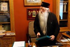 Αμβρόσιος: 'Άφρονα η κυβερνητική πολιτική