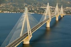 Καρέ-καρέ οι έρευνες στο Ρίο - Από την Ναύπακτο η 31 χρονη γυναίκα που έπεσε από την Γέφυρα.