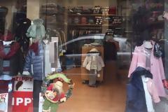 Έσκαψαν το μάρμαρο για να «μπουν» στο μαγαζί