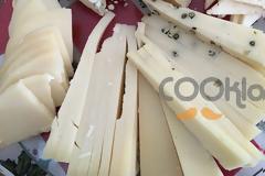 Η συνταγή της Ημέρας: Ποικιλία με ελληνικά ιδιαίτερα τυριά και μπλέ τυρί