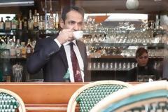 Ο Κυριάκος Μητσοτάκης πρόλαβε να πιει τον πρώτο καφέ του χρόνου χωρίς αύξηση φόρου [photo]
