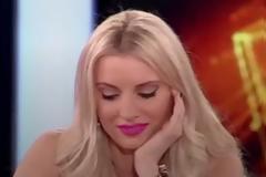 ΑΥΤΗ είναι η ξανθιά που έκανε τον Φερεντίνο και τη μισή Ελλάδα να... παραμιλάει!