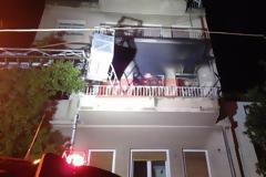 Πάτρα: Φωτιά σε διαμέρισμα πίσω από τον ναό της Παντάνασσας - Εγκλωβίστηκε μια κοπέλα - Καρέ καρέ η μάχη των Πυροσβεστών