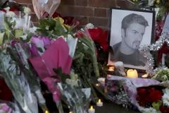 «Δεν έγραψα εγώ ότι ο Τζορτζ Μάικλ ήθελε να αυτοκτονήσει»