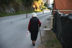 Γιαγιούλα στη Θεσπρωτία, που ζει μόνη της, νίκησε τη μοναξιά της την περίοδο των εορτών!