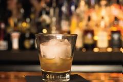 Σερβίρουν ποτά μπόμπες σε ανήλικα παιδιά