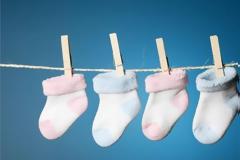 Υπογεννητικότητα και μετανάστευση μειώνουν το πληθυσμό της Ελλάδας