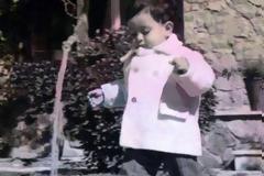 Τα πρώτα βήματα του Έλληνα ηθοποιού και οι ευχές του στο facebook