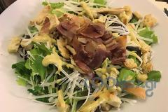 Η συνταγή της Ημέρας: Πράσινη σαλάτα με κοτόπουλο και μπέικον