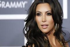 Δείτε που πήγε και έβαλε σκουλαρίκι η γυναίκα!