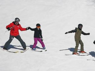 Φωτογραφία για Αλλαγή χρονιάς με σκι για την Τζολί και τα παιδιά – Ο Πιτ πέρασε τις γιορτές μόνος