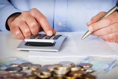 Φορο-σοκ για τους ελεύθερους επαγγελματίες: Ποιοι θα πληρώσουν προκαταβολικές εισφορές