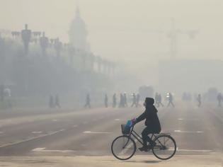Φωτογραφία για Δείτε ένα εντυπωσιακό timelapse να καταγράφει το Πεκίνο καθώς βυθίζεται σε τοξικό νέφος