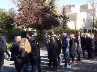 Φωτογραφία για Χαμός στην Ακρόπολη! Ατελείωτες οι ουρές από τουρίστες για μία βόλτα στον Ιερό Βράχο [video]