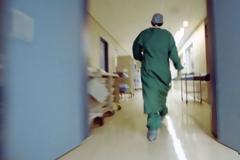 Εκατοντάδες Πατρινοί στα επείγοντα από επιδημία γαστρεντερίτιδας και γρίπης | Τι λένε οι γιατροί για τον ιό Η3Ν2