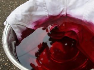 Φωτογραφία για Χρησιμοποιήστε κόκκινο κρασί για να βάψετε τα υφάσματα