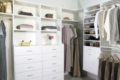 Πώς να οργανώσετε εύκολα την ντουλάπα σας