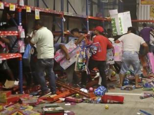 Φωτογραφία για Έξαλλοι οι Μεξικανοί με την αύξηση της βενζίνης λεηλατούν καταστήματα