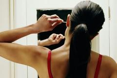 Τόσο καιρό καθαρίζεις λάθος τα αυτιά σου με την μπατονέτα