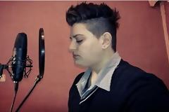 Συγκινεί το Facebook η ερμηνεία του ''Je t'aime''... [video]