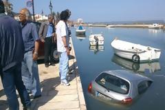 Πτώση ΙΧ στο λιμάνι της Λευκάδας