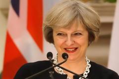 Συσφίγγει τις σχέσεις του με τη Βρετανία ο Τραμπ