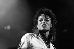 Ο γιατρός του Michael Jackson ξέρει ποιοι είναι οι βιολογικοί γονείς των παιδιών του pop star