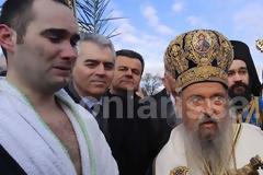 Ξέσπασε σε λυγμούς ο Ανθυπασπιστής της ΠΑ που έπιασε τον σταυρό στη Λάρισα