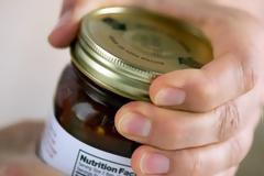 Τέλος στα κολλημένα καπάκια από τα βάζα