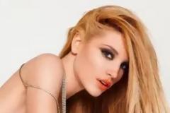 Μας ανέβηκε ο... ΠΥΡΕΤΟΣ! Η Αθηνά Οικονομάκου γυμνάζεται και εμείς ΙΔΡΩΝΟΥΜΕ!