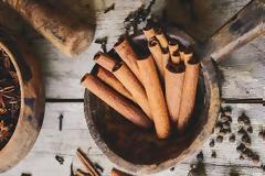 Κανέλα: οι ευεργετικές της ιδιότητες στα μαλλιά